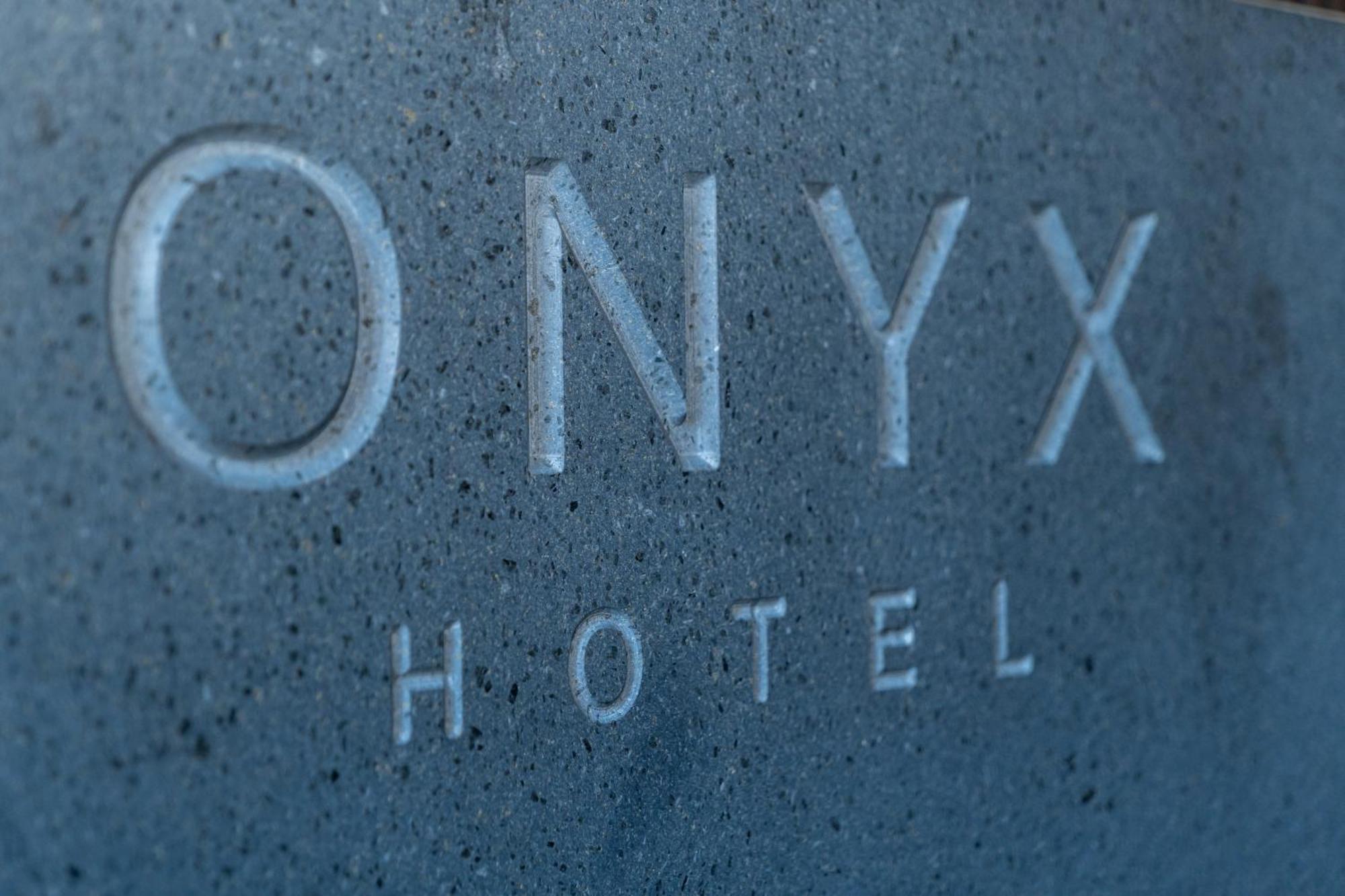 Onyx Hotel San Ġiljan Buitenkant foto