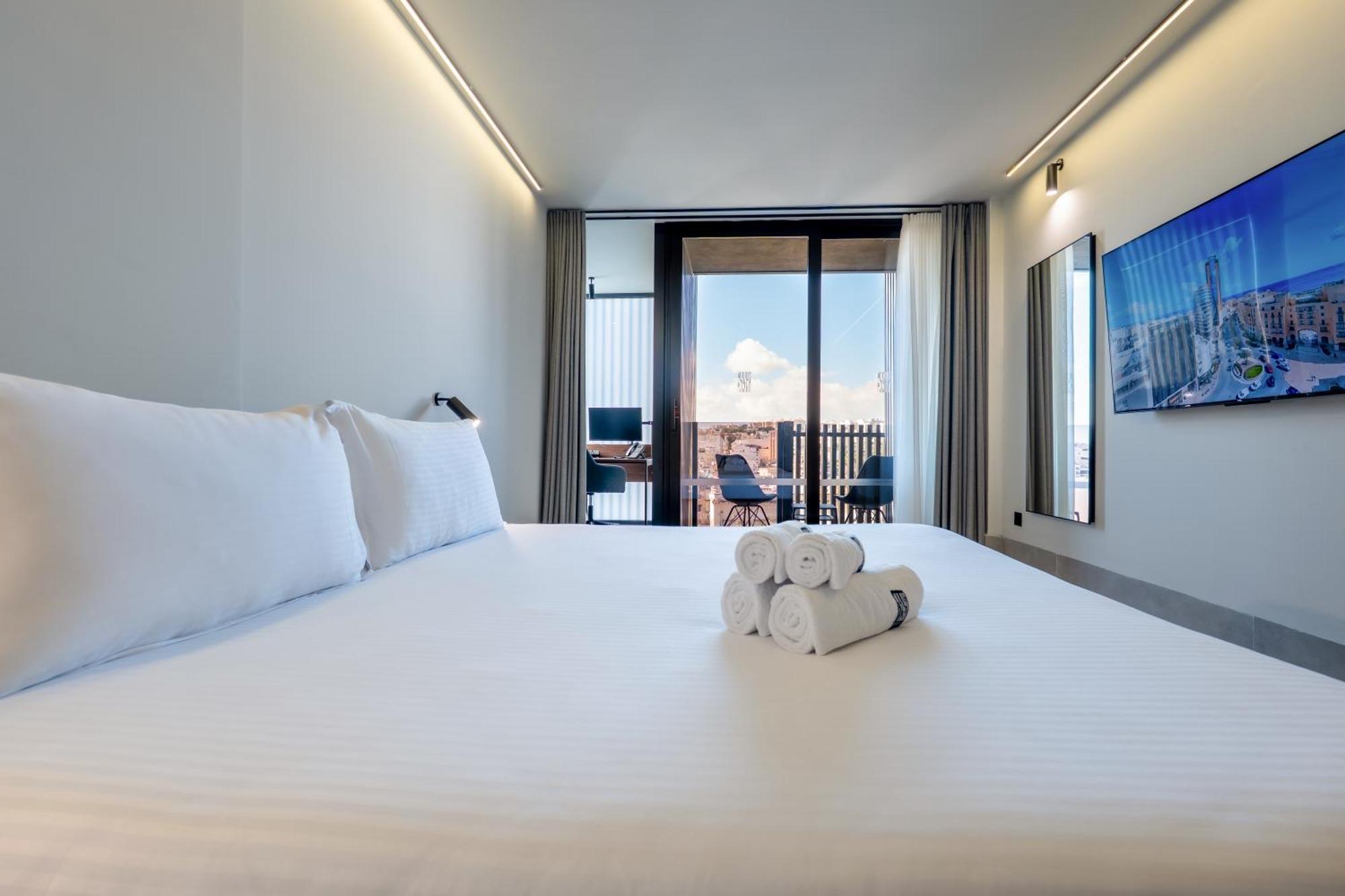 Onyx Hotel San Ġiljan Buitenkant foto