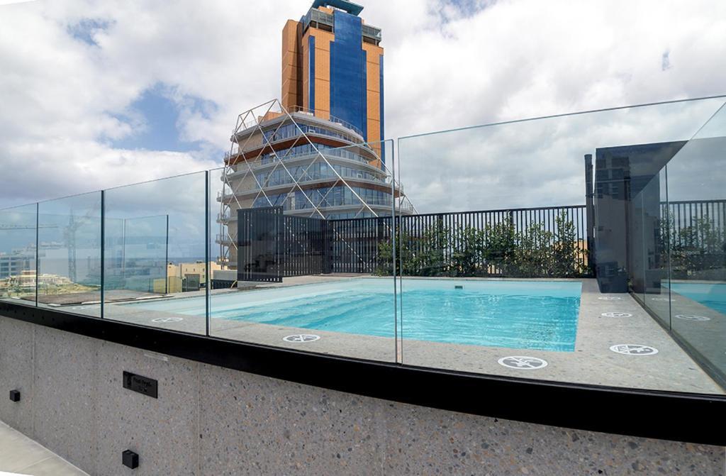 Onyx Hotel San Ġiljan Buitenkant foto